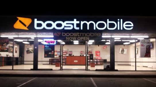 Boost Mobile Clerk Shoots Robber