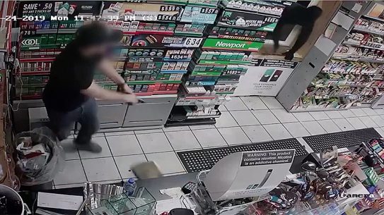 Ohio Clerk Shoots at Robber